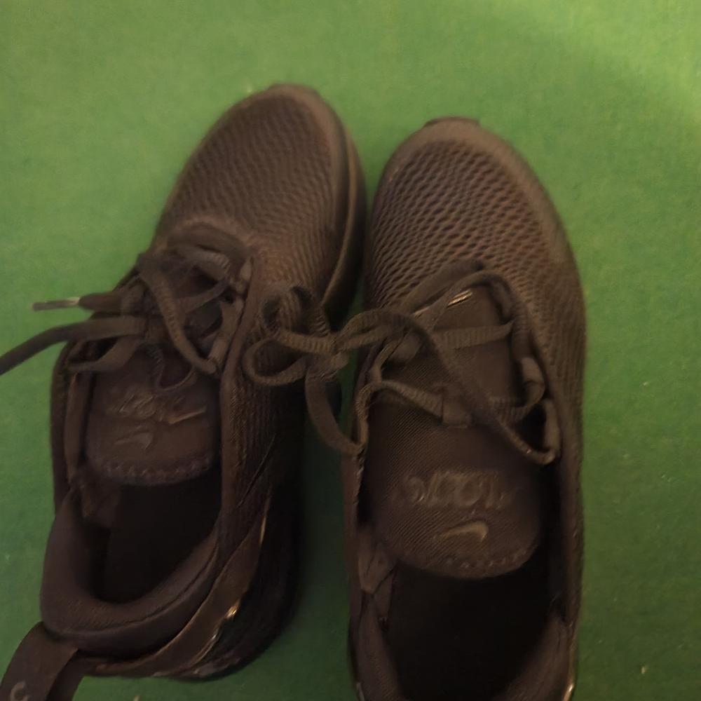 Nike tennis shoes